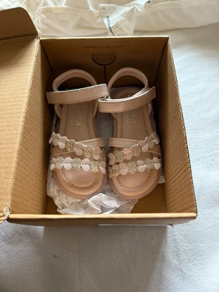 Chaussure sandalette taille 23 - photo numéro 2
