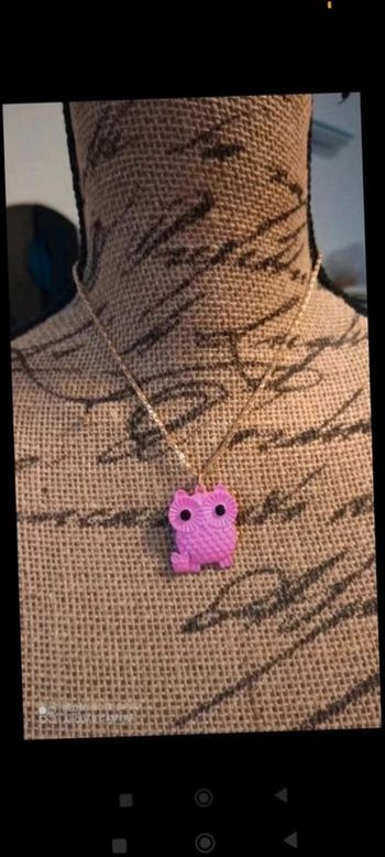 Collier  doré pendentif  hibou  rose