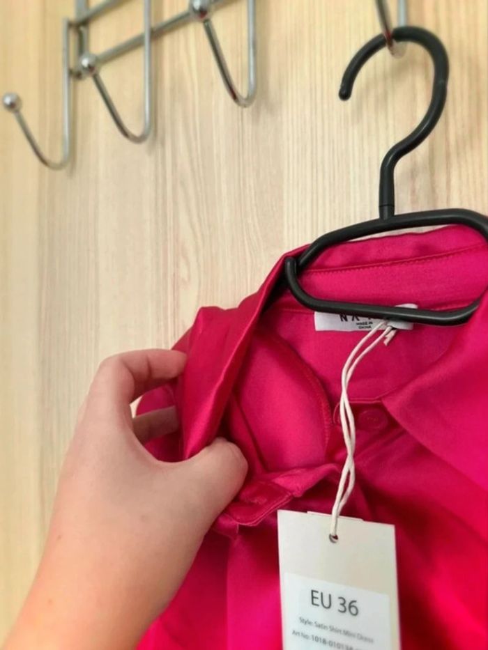 Robe courte satinée manches longues à épaulettes rose fuchsia taille S NA-KD - photo numéro 3