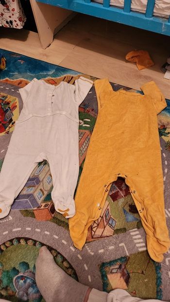 Deux pyjama Winnie L'ourson