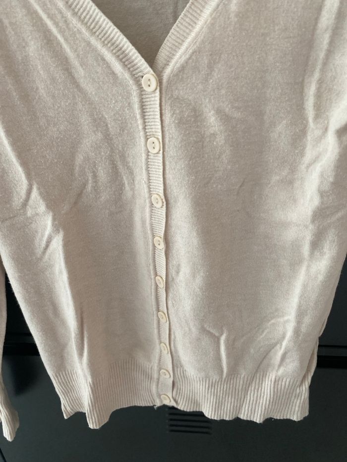 Gilet beige avec bouton - photo numéro 2