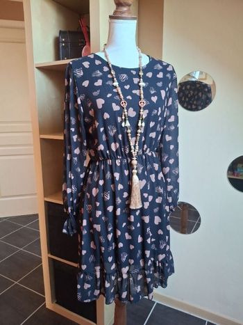 Robe noire motif cœur neuve