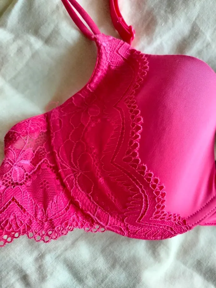 Soutien gorge neuf avec dentelle rose 90 B - photo numéro 2