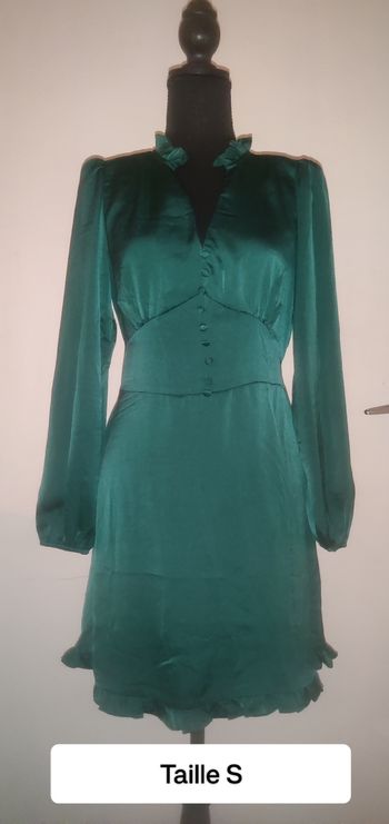 Robe satiné verte