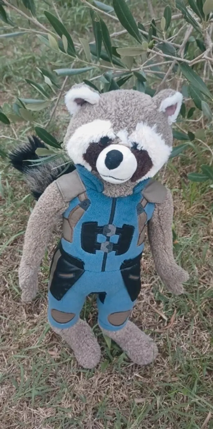 Grande peluche rocket marvel disneyland paris les gardiens de la galaxie