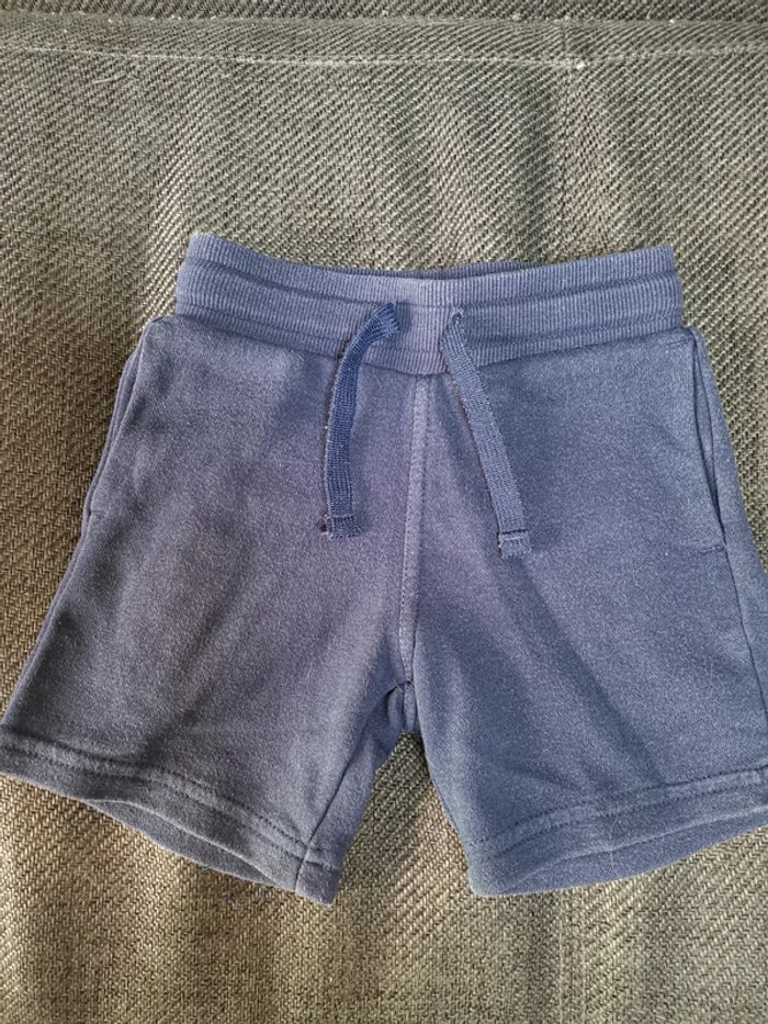 Short H&M garçon 2-3 ans (98cm)