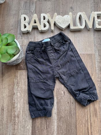 - Pantalon Obaibi    - 6 mois  - Très bon état