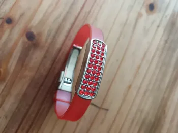 Bracelet Swarovski cristaux rouge acier et silicone