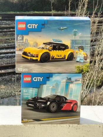 Lego Supercar électrique et le taxi jaune 