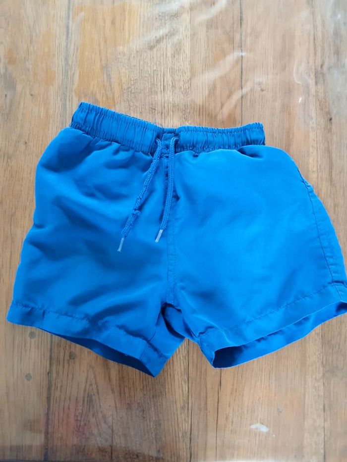 Short de bain bleu
