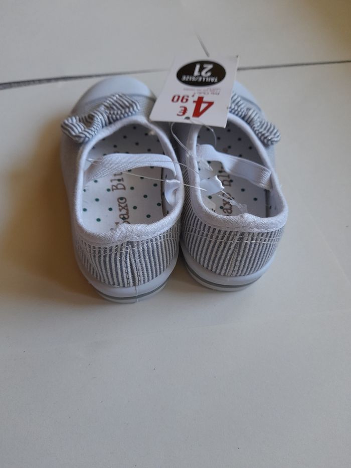 Chaussures rayées blanc/bleu avec petit noeud - photo numéro 3