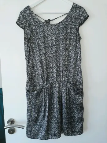 Jolie robe satinée Camaïeu