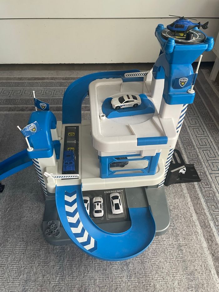 Poste de police - photo numéro 2