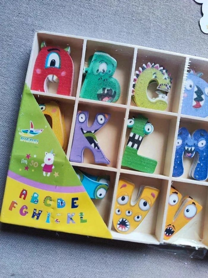 Lot 130 pièces alphabet en bois. - photo numéro 2