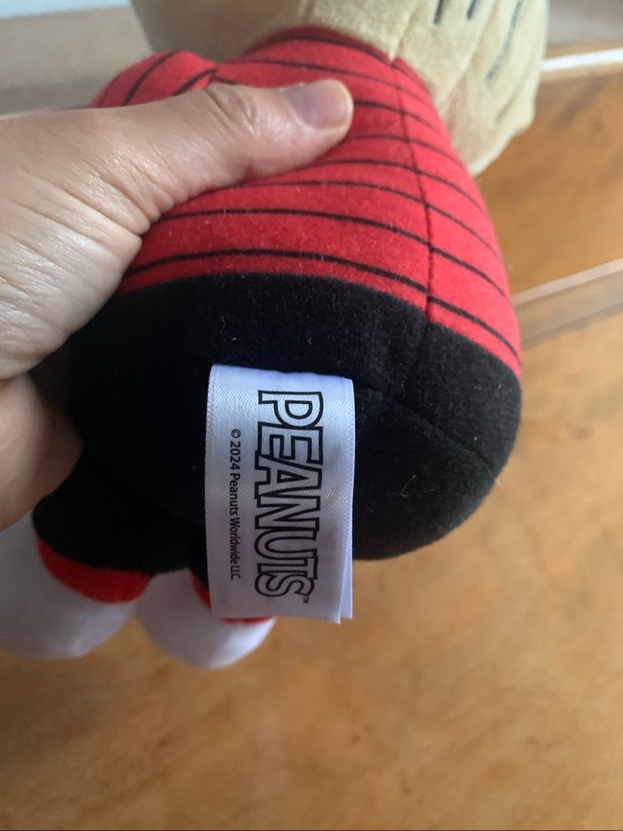 Peluche bébé avec bavoir Peanuts - photo numéro 4