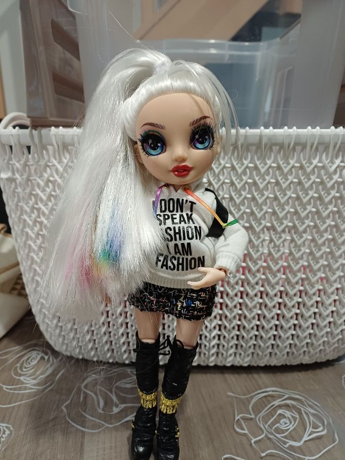 Poupée LOL Rainbow High AMAYA