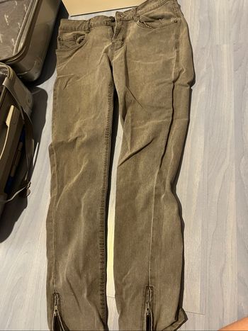 Jean avec fermeture éclaire au jambes