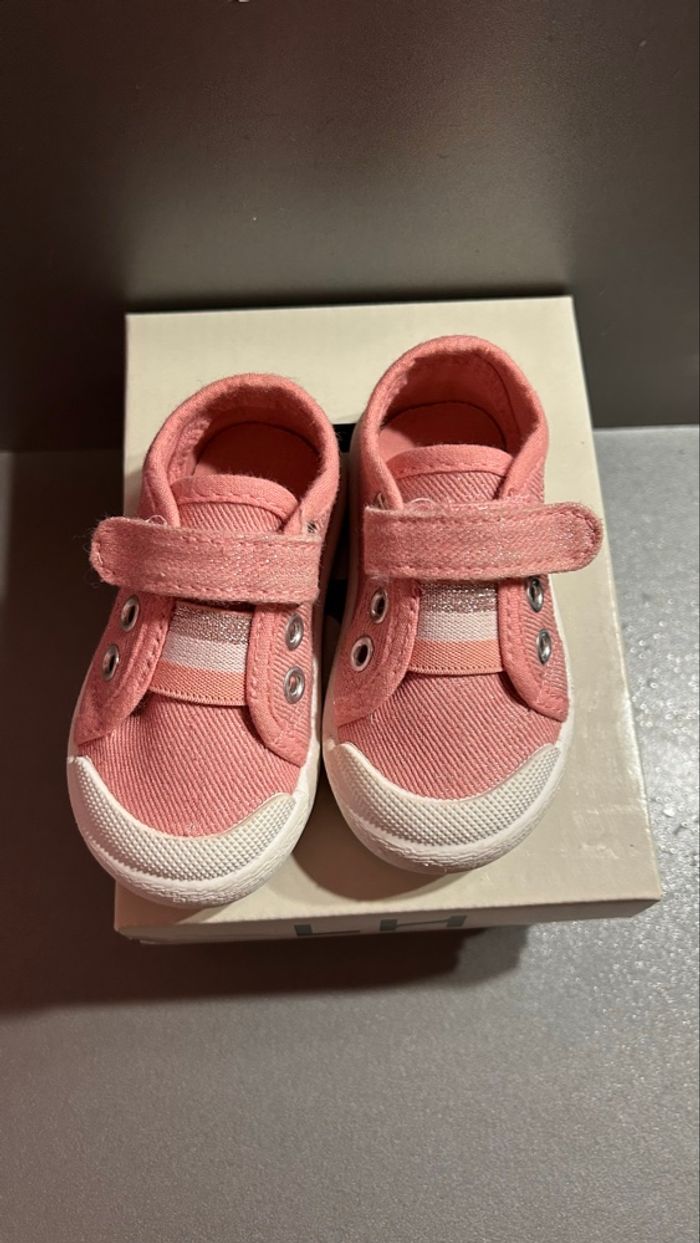 Chaussures fille 18