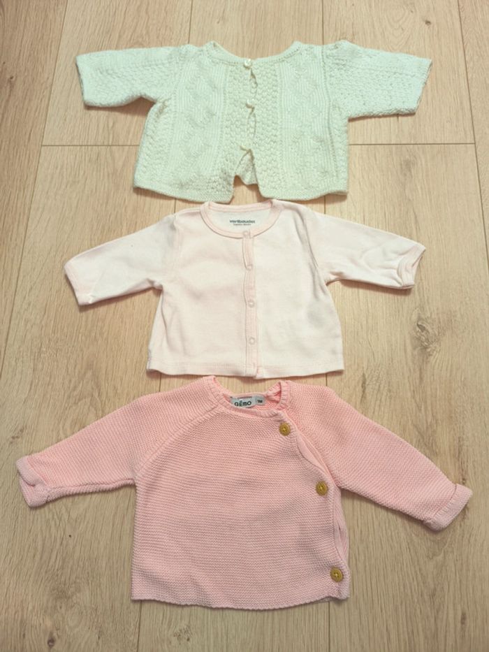 Lot de 3 gilets / brassières fille dont 1 Gemo et 1 Vertbaudet - Taille 1 mois