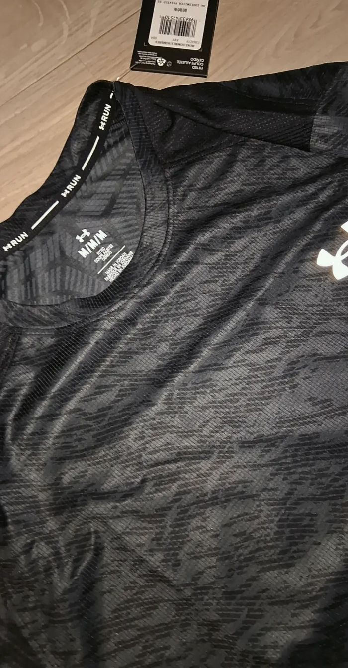 Haut under armour noir taille M - photo numéro 5