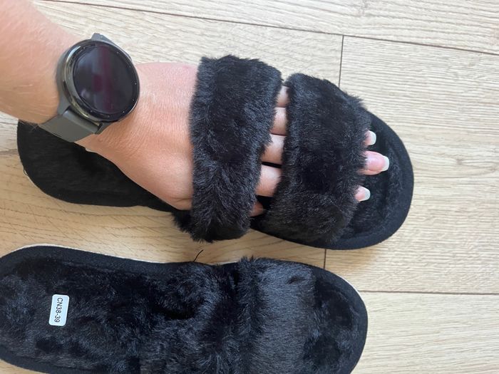 Chaussons noirs - photo numéro 2