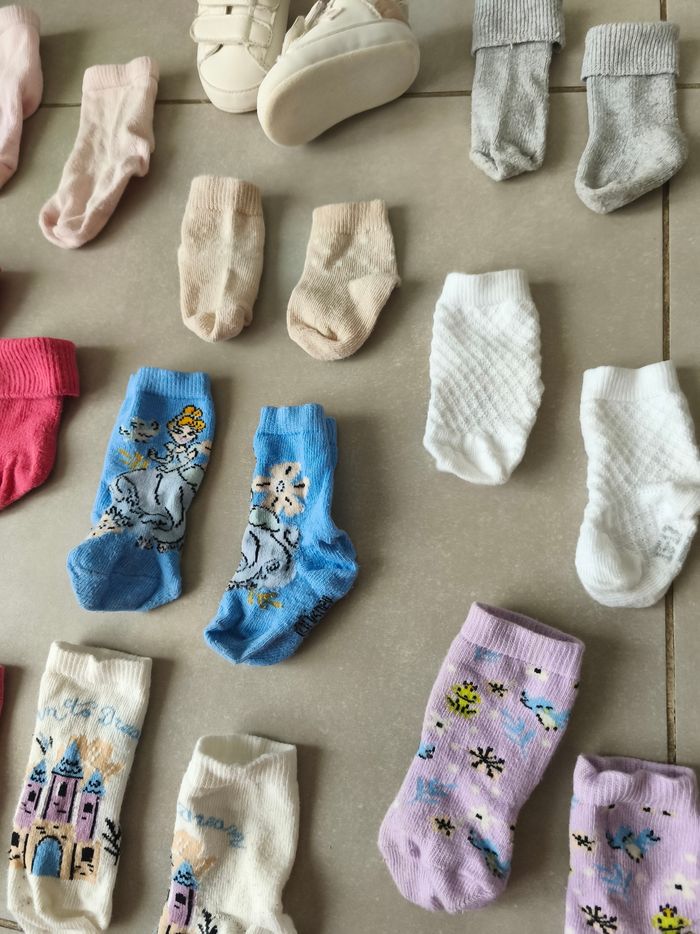 Lot chaussettes et chaussures 0-6 mois - photo numéro 3