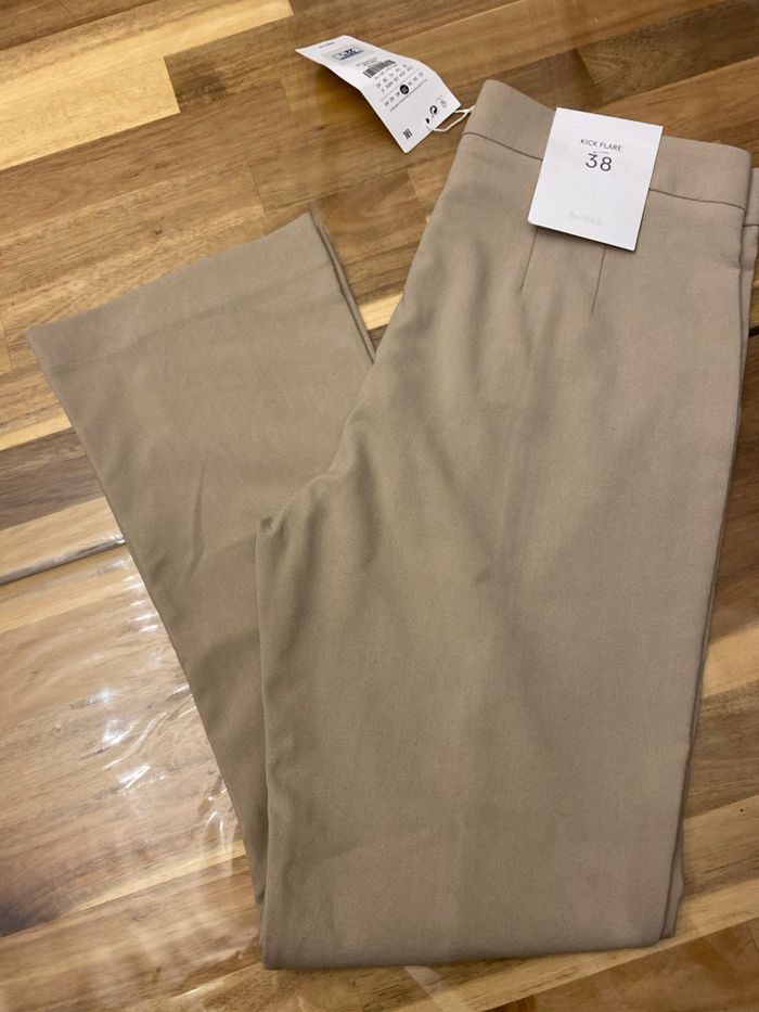 Pantalon Bershka 38 Neuf avec etiquette