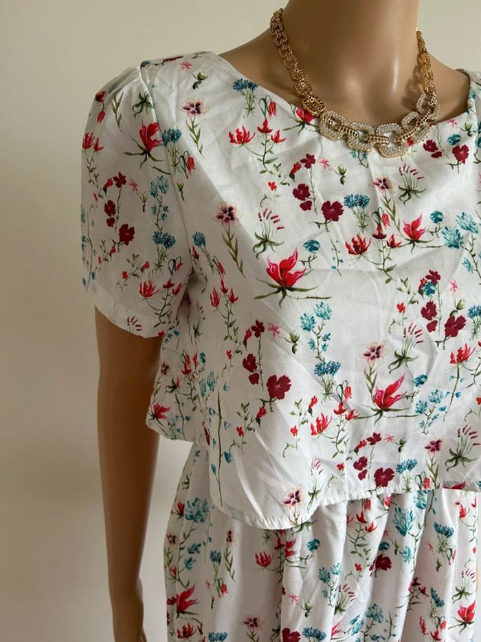 Robe blanche et fleurie à manches courtes Naf Naf taille 38 jamais portée - photo numéro 5