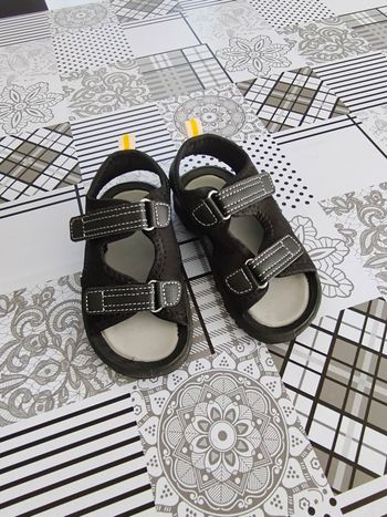 Sandales neuves pointure 25