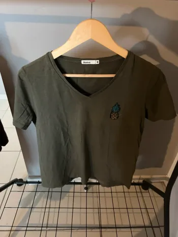 Tee-shirt kaki col V BZB