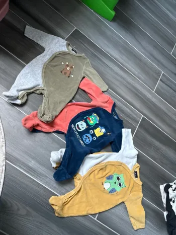 Lot 3 pyjamas velours bébé