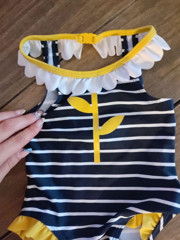 Maillot de bain une pièce bébé : neuf - photo numéro 4