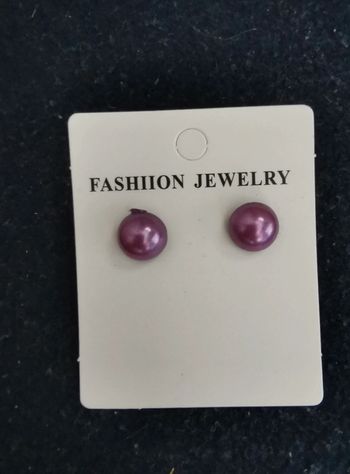 Puces d'oreilles violettes