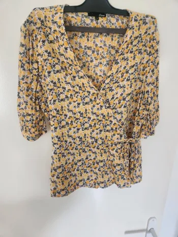 Adorable haut cache cœur fleuri taille 40 Etam