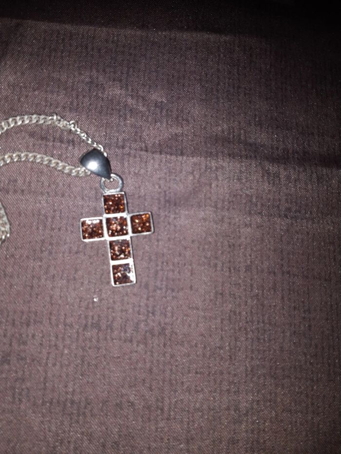 Chaine et croix en pendentif - photo numéro 2