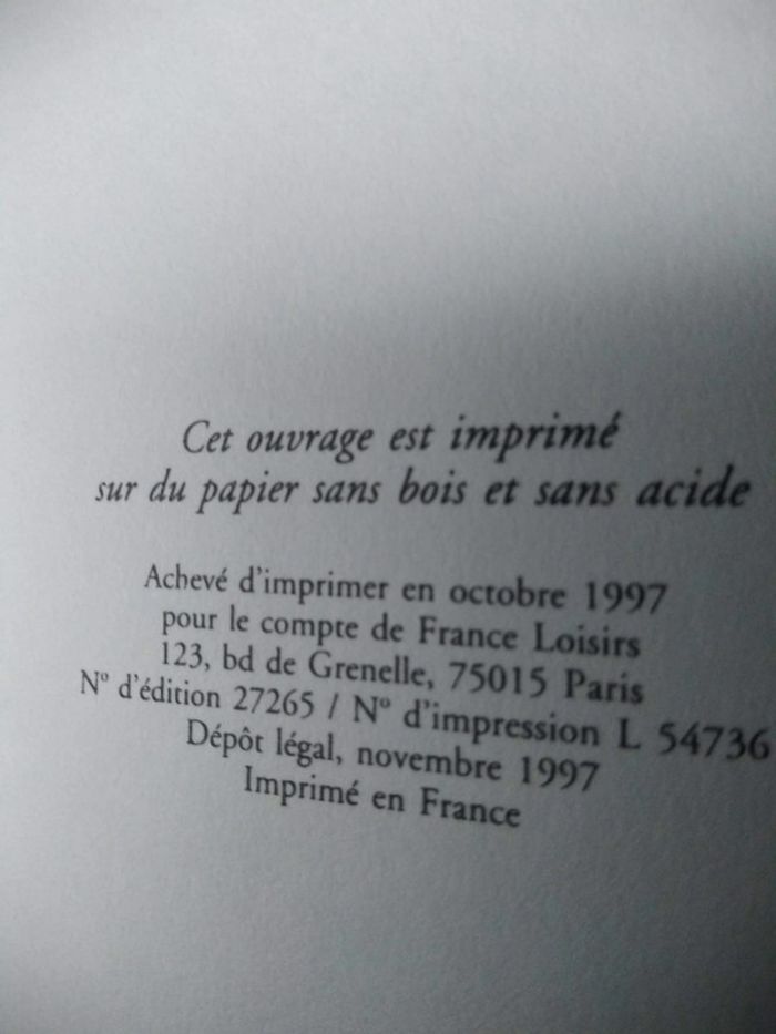 Livre "Dans un miroir obscur" - photo numéro 5