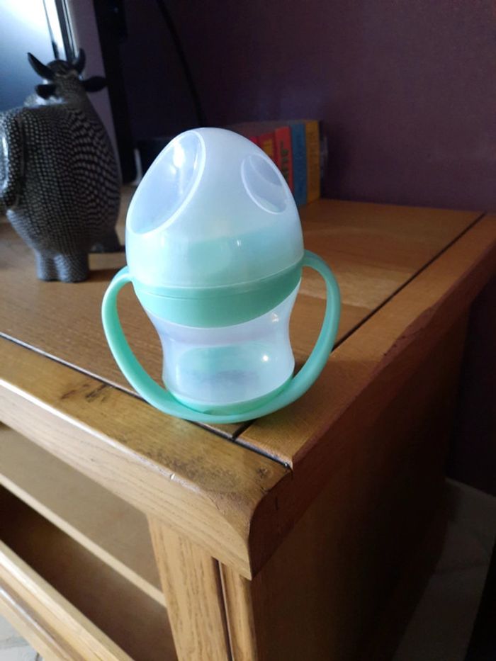 Tasse d'apprentissage avec tétine bébé