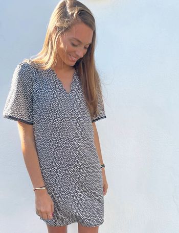 🌟 Robe manches courtes à dentelle noir et blanche à fleurs