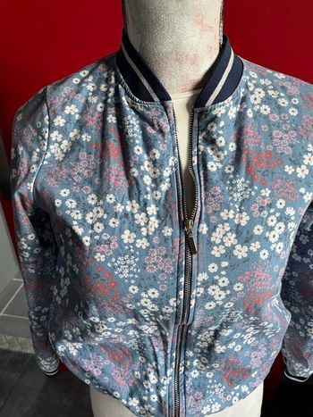 gilet zippé bleu fleuri eden et victor