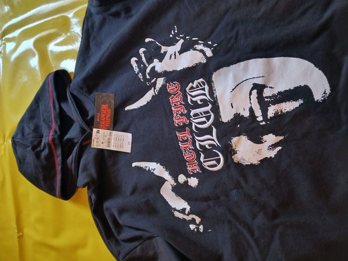 sweat haut a capuche stranger things  M - photo numéro 2