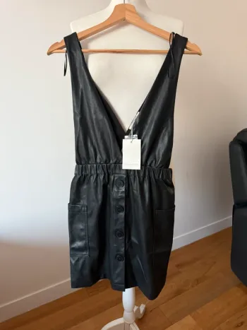 Robe neuve M/38 Pull &bear