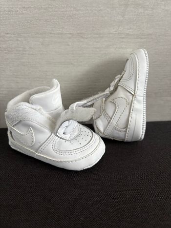 Baskets souples Nike bébé pointure 17