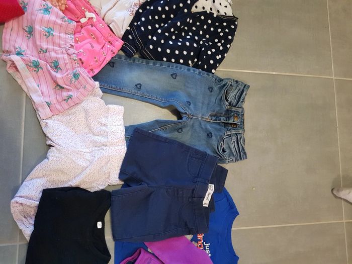 Lot fille 19 vêtements 2 ans - photo numéro 3