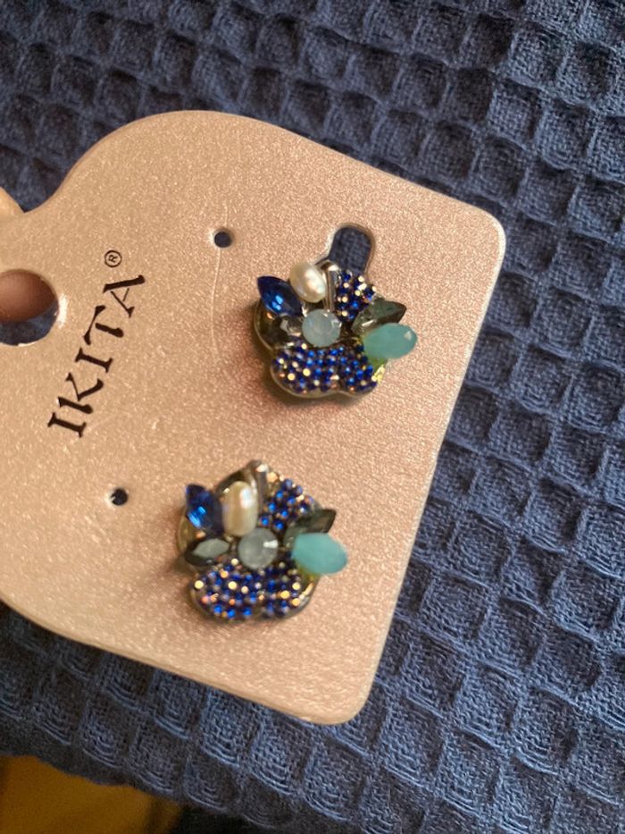 Boucles oreilles fleurs bleues - photo numéro 4