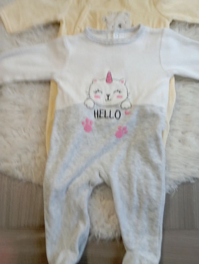 Lot 3 pyjamas velour 6m - photo numéro 2