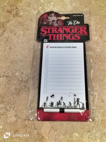 Stranger Things 🧡 Bloc note aimant avec son crayon