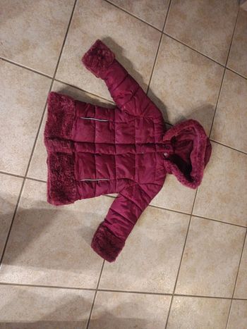 Manteau bordeaux 3 ans