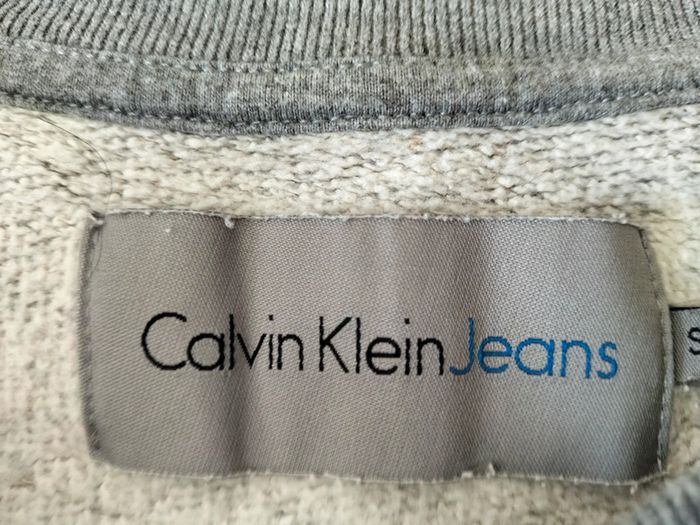 Pull Calvin Klein taille s - photo numéro 4