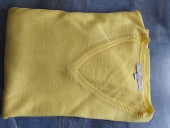 Pull  jaune- col V
