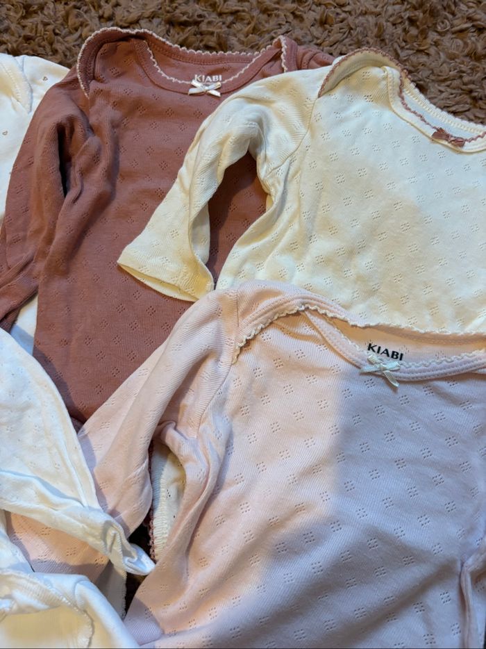 Lot bodys bébé fille 9 mois - photo numéro 2